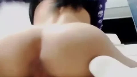 Sara Salazar shoots Load On cam