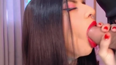 juicy tranny Deepthroats Her Girlfriend