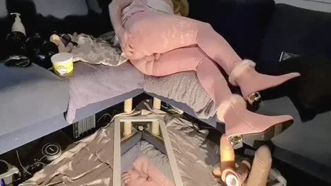 Masturbating next to australian amateur in sexy stockings