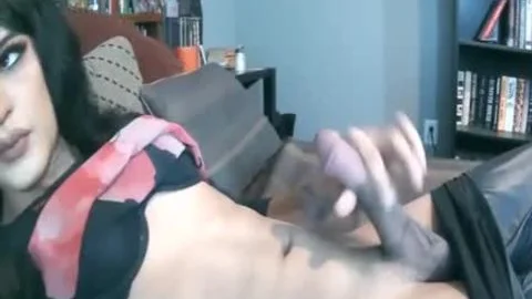 Young ebony amateur masturbating on web-cam