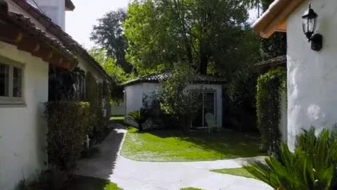 Khloe Kay And Ella Hollywood In beautiful threesome