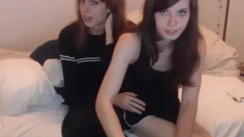 2 girls In Love