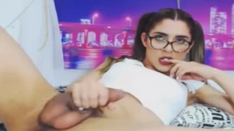 shemale Looks Like A sweet Secretary