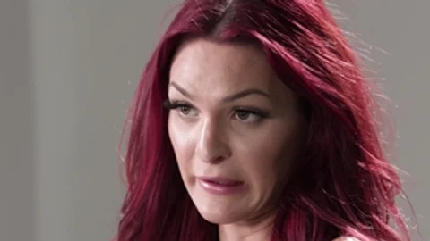 UP CLOSE: A Close-Up Cumbath with Colored Hair